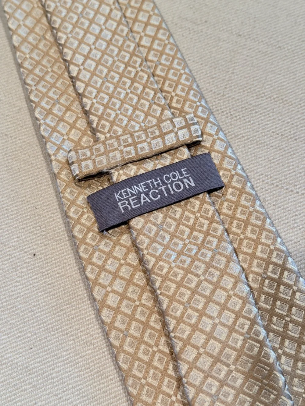 5 for $15 🌸 KENNETH COLE REACTION | Gold Diamond Pattern 100% Silk Tie for Men